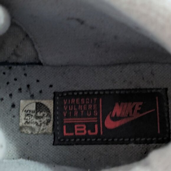 Men's NIKE Lebron XI NSW Lifestyle 616766-002 Miami Vice Wolf Grey Size 9.5 - Picture 14 of 14